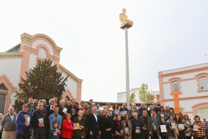 Los escritores, durante el acto celebrado en la Biblioteca Central ayer.