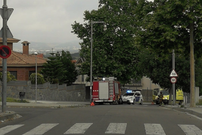 Arran de l'accident s'han activat els Bombers, la Policia Local i una ambulància del SEM.