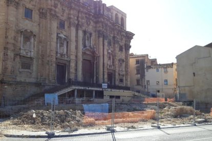 Des de la plaça hi haurà accés a les restes arqueològiques que es museïtzaran en l'últim tram dels treballs.