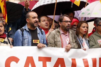 Javier Pacheco i Camil Ros en l'ofrena conjunta de CCOO i UGT al monument de Rafael Casanova, l'11 de setembre del 2019.