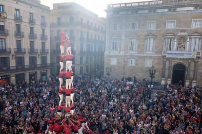 La Colla Joves ha estrenat els nou pisos amb el 3 de 9 amb folre carregat.