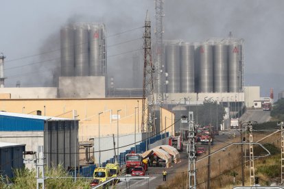 Aspecto que ofrecía la zona cuando el incendio ya estaba casi sofocado por los Bomberos.