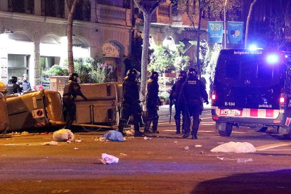 Agenst antidisturbis dels Mossos d?Esquadra durant una actuació a Barcelona la setmana passada.