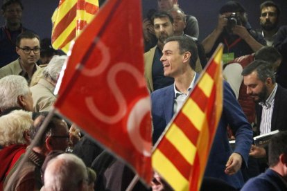 El cabeza de lista del PSOE, Pedro Sánchez, durante un acto electoral en Cataluña.