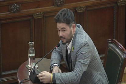 El Diputado de ERC en el Congreso Gabriel Rufián, durante la comparecencia en el Tribunal Supremo.