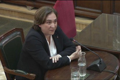 La alcaldesa de Barcelona, Ada Colau, durante la comparecencia en el Tribunal Supremo.-