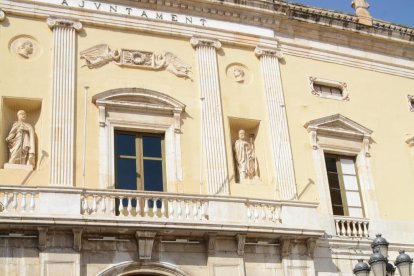 Ballesteros i Barberà, en la puerta del Ayuntamiento de Tarragona