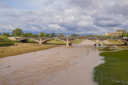 Imatge del riu Francolí amb gran quantitat d'aigua.