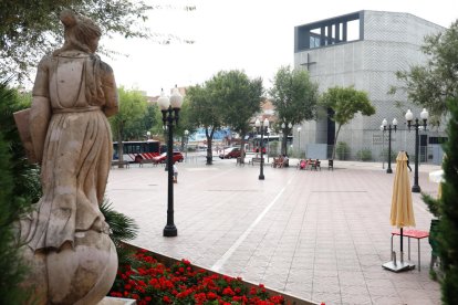 Lumbreras como las de la plaza de la Constitución serán cambiadas por otros de tecnología LED.