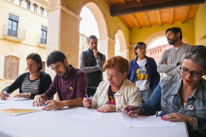 L'acord de govern, signat ahir a la plaça del Pou d'Altafulla, formalitza el pacte L'EINA-Ara-PSC.