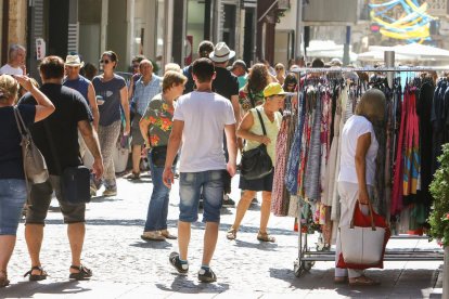 A primera hora es va registrar una gran afluència de persones a les parades.