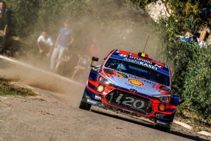 Neuville, abord de su Hyundai i20 Coupe WRC.