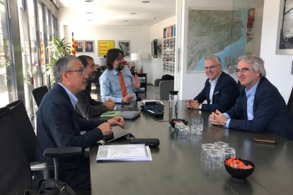 Los asistentes a la reunión para tratar la evolución del TrenTram.