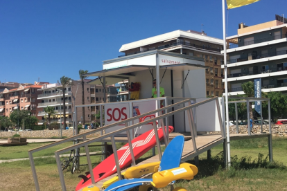 Imagen de un puesto de socorrismo de una playa de Segur de Calafell.