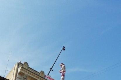 L'estrena del pilar de 8 amb folre i manilles de la Colla Jove