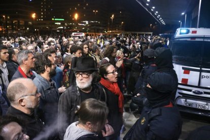 Imagen de los concentrados ante la estación de Sants a Barcelona