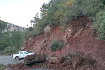 Imatge del despreniment a la carretera d'accés a Siurana.