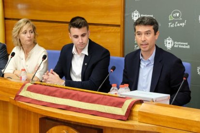 Kenneth Martínez en el plenario del Ayuntamiento del Vendrell.