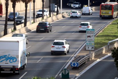 Els vehicles més contaminants podran circular per les zones de baixes emissions de Barcelona per 2 euros al dia