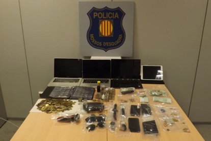 Material incautat a los ladrones por parte de los Mossos d'Esquadra.