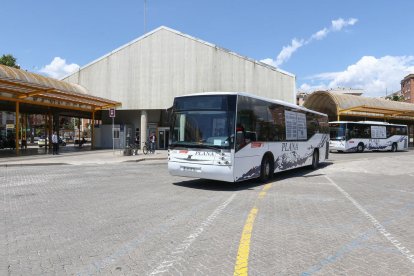 Una imagen reciente de los andenes de la estación, con la marquesina ya reparada por el Ayuntamiento.