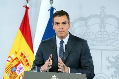 Pla mig del president del govern espanyol, Pedro Sánchez, anunciant el nou decret d'estat d'alarmaa