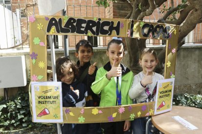 Alguns dels infants que van estar presents a la jornada que va tenir lloc als jardins de la cASA rULL.