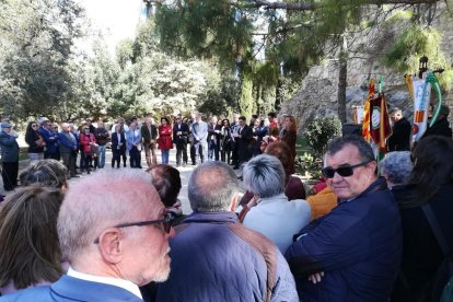 La ofrenda ha tenido lugar en el Campo de Marte, donde está el monolito dedicado a Blas Infante,