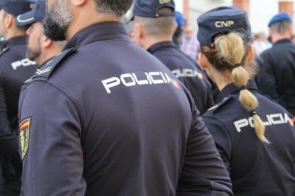 Agentes de la Policía Nacional han salvado este fin de semana en Valencia a una menor de entre dos y tres años