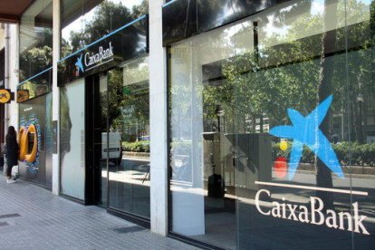 Imatge d'arxiu de les oficines de Caixabank