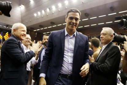 Pla mitjà del president del govern i candidat del PSOE, Pedro Sánchez, entrant a l'acte central del PSC