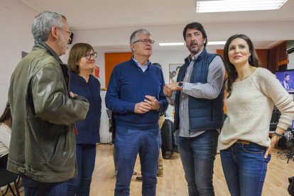 Sergio del Campo a la seu de Ciutadans a Tarragona seguint la nit electoral.