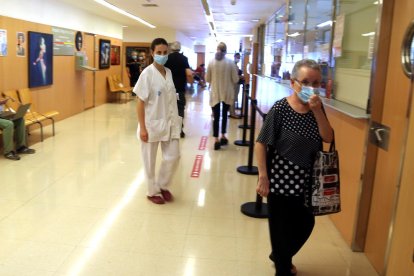 Entrada a consultas externas del Hospital Virgen de la Cinta de Tortosa