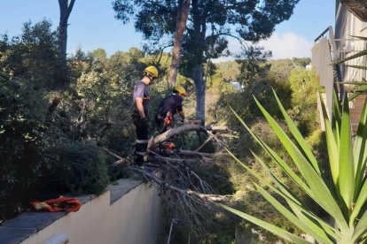 Una actuació dels voluntaris de Protecció Civil de Tarragona.