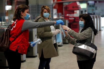 Cáritas, Cruz Roja y Cermi se encargan de entregar medio millón de máscaras.