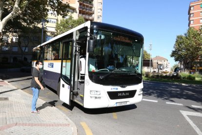 Una imagen de archivo de un autocar en la plaza de las Oques.