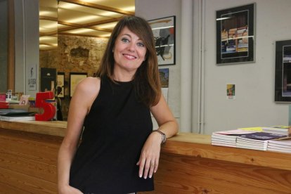 La autora de 'Los impostores', Pilar Romera, en la Librería Calders.