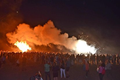 Un dels actes que se celebren cada any per Sant Joan a Torredembarra.