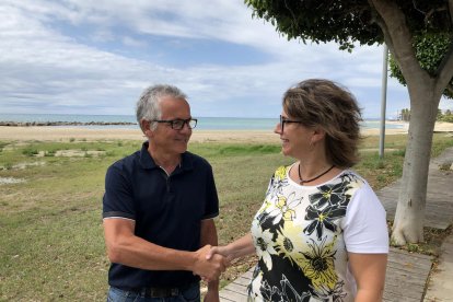 El president sortint de la FEHT, Eduard Farriol, i la nova presidenta de l'ens, Berta Cabré.