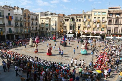 Els nens han assistit a la festa de Corpus a la plaça del Mercadal.