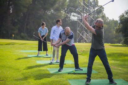 Alguns periodistes que cobreixen la informació tarragonina van gaudir d'un matí lúdic sobre el verd del Golf Costa Dorada.