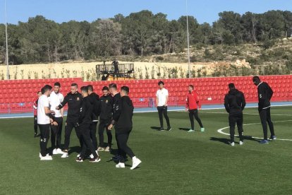 Els jugadors del Nàstic, a la gespa