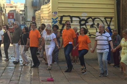 Momento del baile de la sardana en la Catedral.