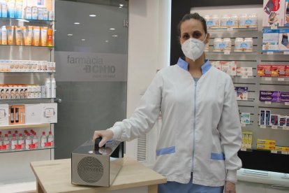 Una de les farmacèutiques amb el King Ozono 15G.