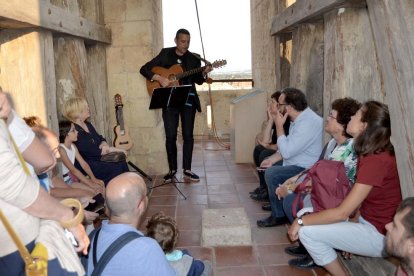 Fito Luri interpretant la Llegenda de Rosaura aquest divendres al Campanar de Reus.