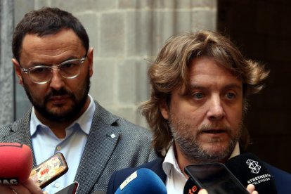 El concejal de Deportes de Barcelona, David Escudé, ante de el director del Consejo Catalán del Deporte, Antoni Reig