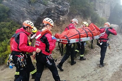 Rescat del ciclista accidentat als Cingles de Bertí, al Moianès