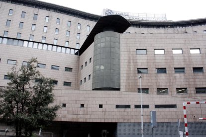 L'edifici de l'Hospital Nostra Senyora de Meritxell d'Andorra des de l'Avinguda Fiter i Rossell