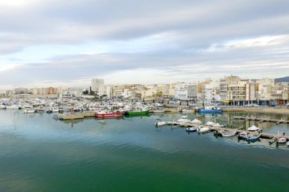 Vista litoral del municipi de l'Ampolla.