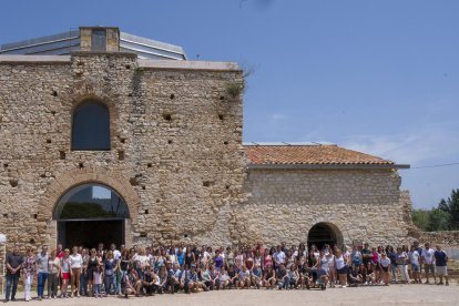 Fotografía de familia del acto de reconocimiento a todo el personal docente de Constantí.